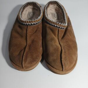 UGG Australia Women’s Suede Slippers Size 9 Tan Shearling Lined Cozy Slip-On Sho